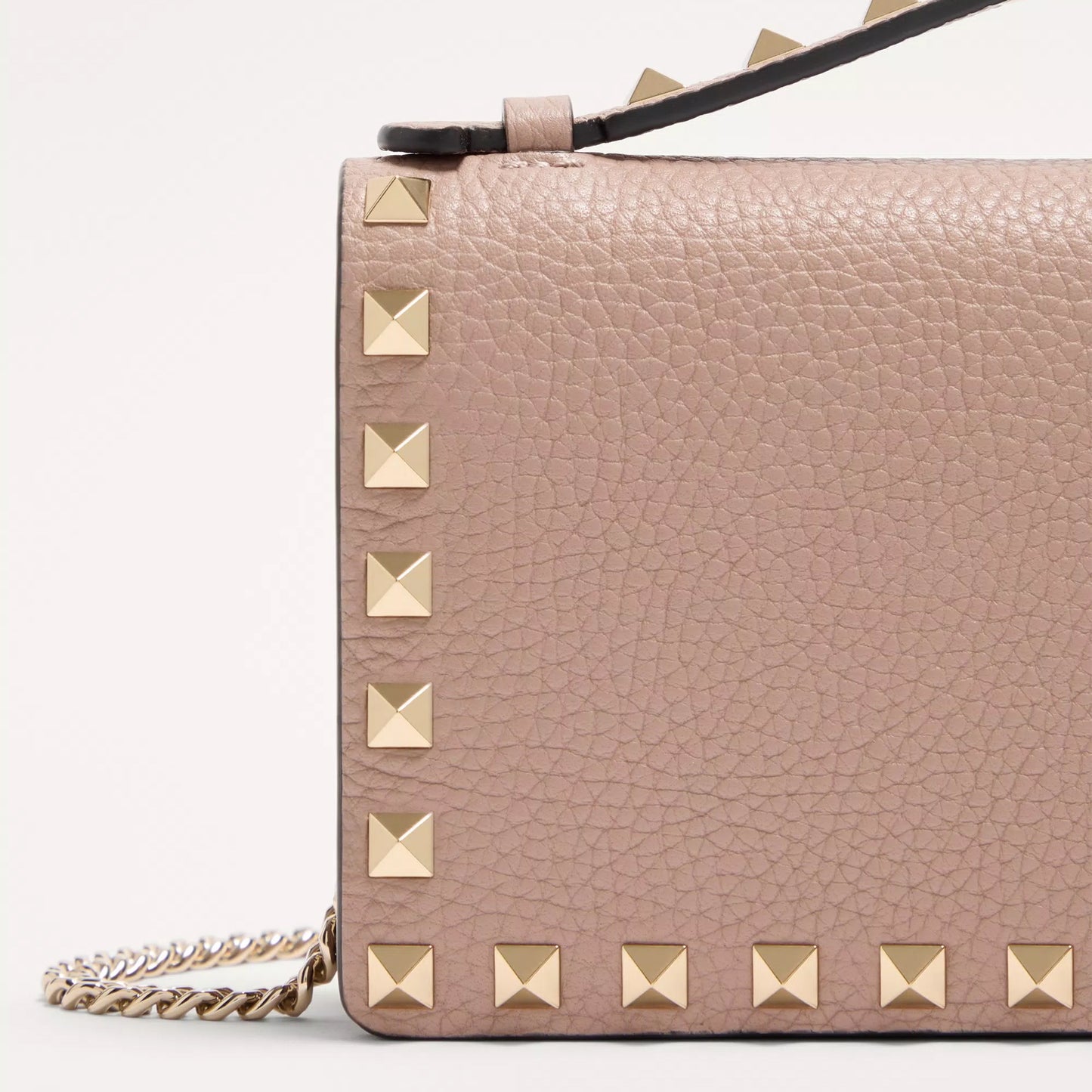 Rockstud Wallet With Chain In Grainy Calfskin